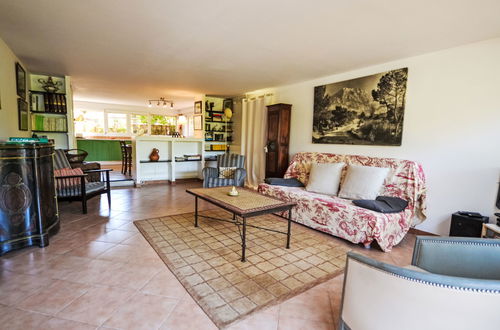 Foto 7 - Apartment mit 1 Schlafzimmer in Fuveau mit schwimmbad und garten