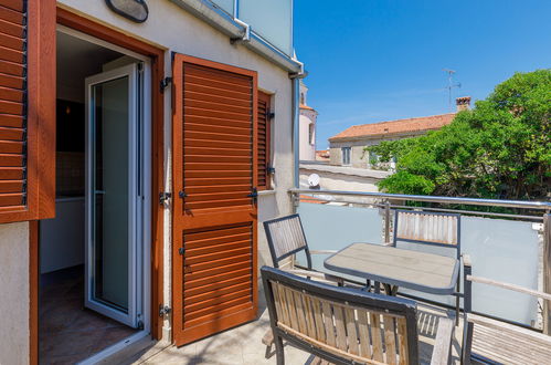 Foto 9 - Casa de 2 habitaciones en Poreč con terraza y vistas al mar