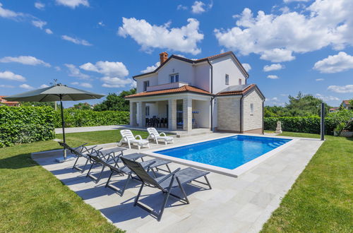 Foto 37 - Casa con 3 camere da letto a Poreč con piscina privata e giardino