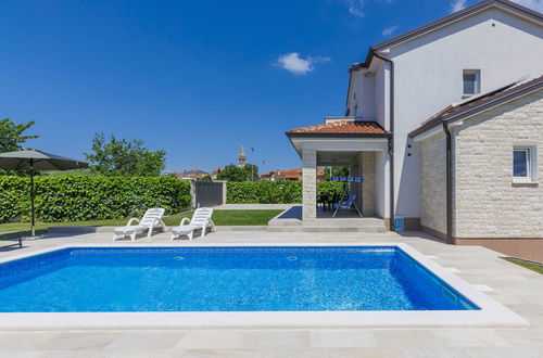 Foto 2 - Casa con 3 camere da letto a Poreč con piscina privata e giardino