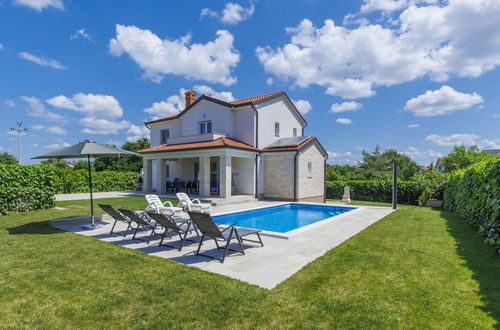 Foto 1 - Casa con 3 camere da letto a Poreč con piscina privata e giardino