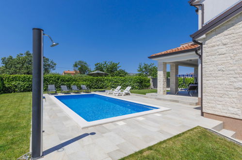 Photo 36 - Maison de 3 chambres à Poreč avec piscine privée et jardin