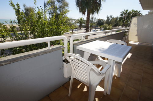 Photo 16 - 1 bedroom Apartment in San Benedetto del Tronto with garden