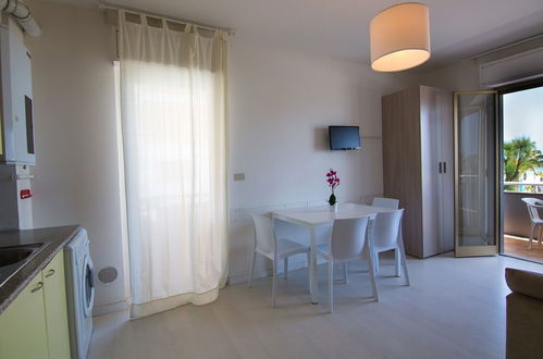 Foto 10 - Apartamento de 1 quarto em San Benedetto del Tronto com jardim