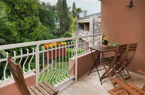 Foto 2 - Apartamento en Porto Valtravaglia con piscina y vistas a la montaña