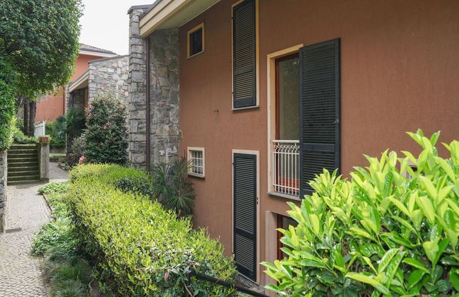 Apartamento de 1 quarto em Porto Valtravaglia com piscina e jardim - Foto 1