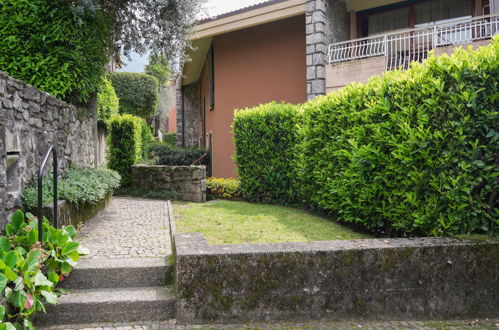 Foto 6 - Appartamento a Porto Valtravaglia con piscina e vista sulle montagne