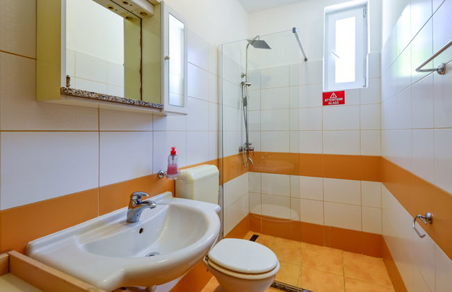 Appartamento con 2 camere da letto a Karlobag con piscina e terrazza - Foto 10