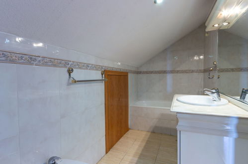 Foto 14 - Casa de 4 quartos em Rivas-Vaciamadrid com piscina privada e jardim