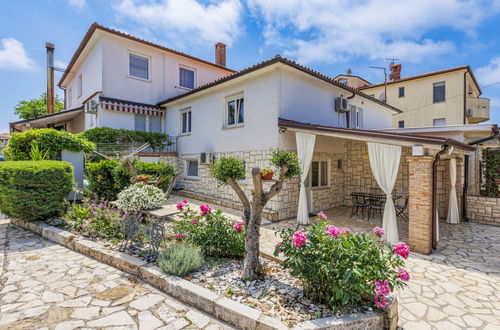 Photo 4 - Apartment in Umag with swimming pool and garden