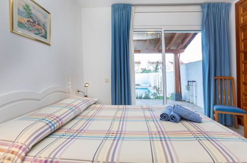 Foto 14 - Casa con 3 camere da letto a Mont-roig del Camp con piscina privata e vista mare