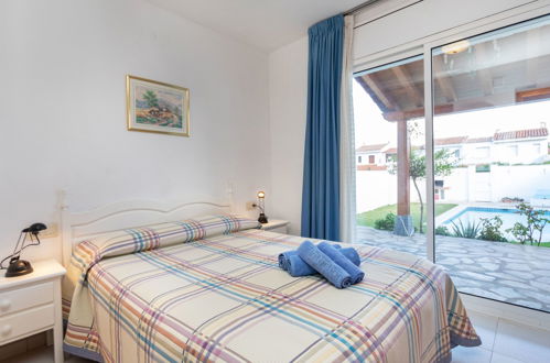 Foto 5 - Casa con 3 camere da letto a Mont-roig del Camp con piscina privata e giardino