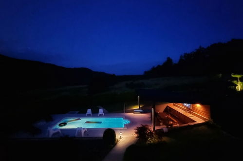 Photo 46 - Maison de 3 chambres à Bosiljevo avec piscine privée et jardin