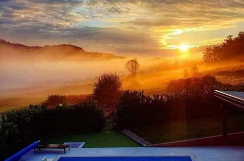 Photo 48 - Maison de 3 chambres à Bosiljevo avec piscine privée et jardin