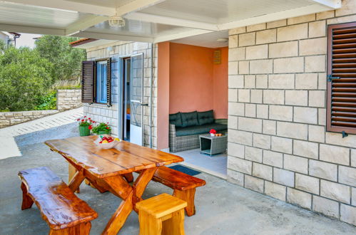 Photo 9 - Appartement de 3 chambres à Blato avec jardin et terrasse