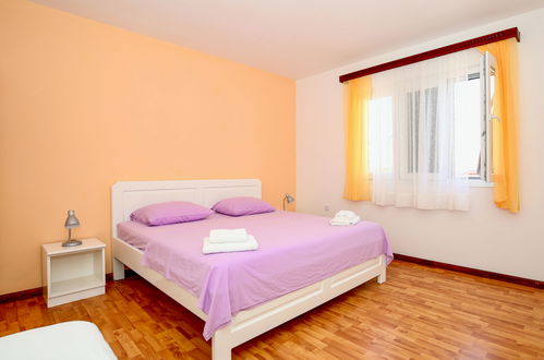 Foto 13 - Appartamento con 3 camere da letto a Blato con terrazza e vista mare