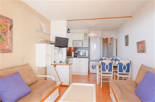 Foto 4 - Apartamento de 1 habitación en Sainte-Maxime con piscina y vistas al mar