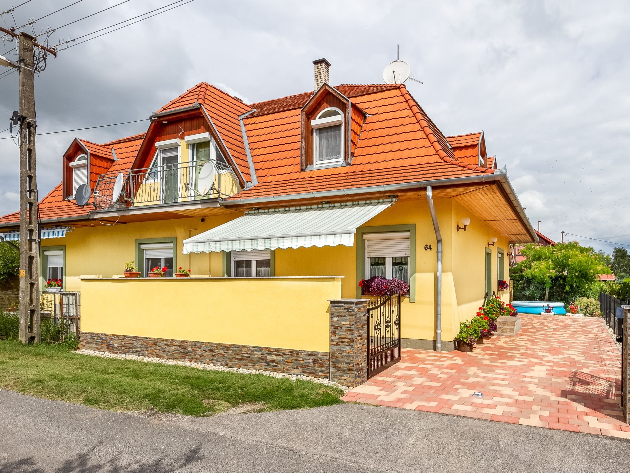 Foto 12 - Haus mit 4 Schlafzimmern in Balatonmáriafürdő mit privater pool und garten