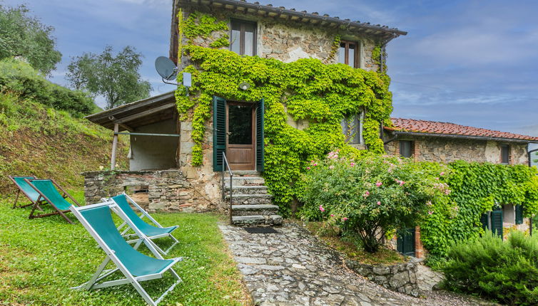 Foto 1 - Casa con 2 camere da letto a Pescia con piscina e giardino