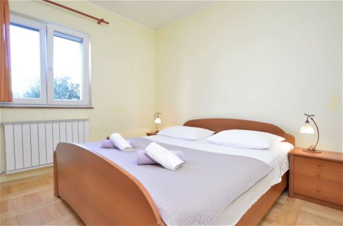 Foto 13 - Apartment mit 3 Schlafzimmern in Tribunj mit garten und terrasse