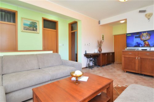 Foto 5 - Apartment mit 3 Schlafzimmern in Tribunj mit garten und terrasse