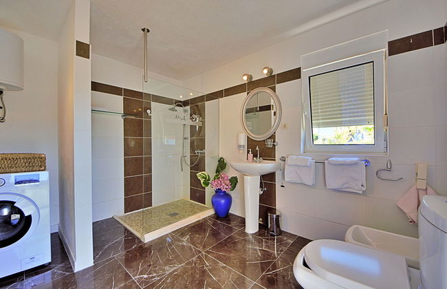 Casa de 4 quartos em Sućuraj com jardim e terraço - Foto 8