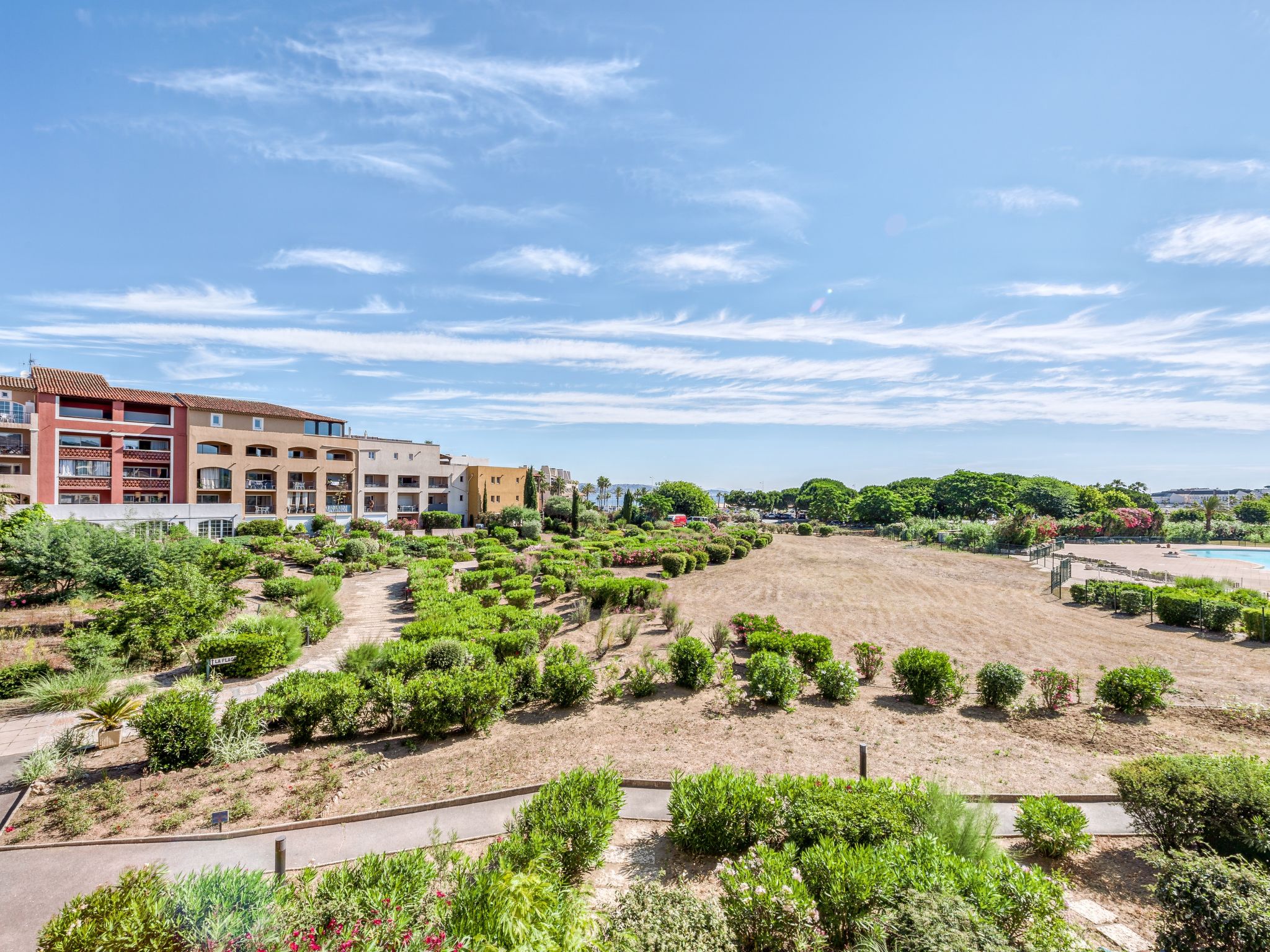 Foto 18 - Apartment mit 1 Schlafzimmer in Cogolin mit schwimmbad und blick aufs meer