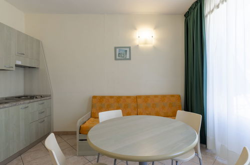 Foto 9 - Appartamento con 1 camera da letto a Imperia con piscina e vista mare