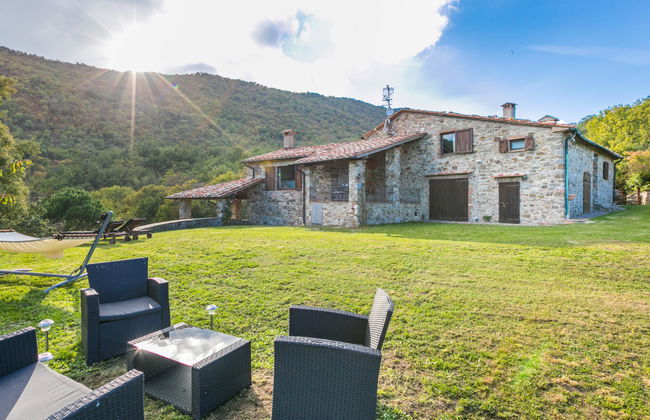 Casa de 4 quartos em Montieri com jardim e terraço - Foto 1