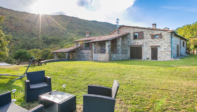 Photo 1 - Maison de 1 chambre à Montieri avec jardin et terrasse