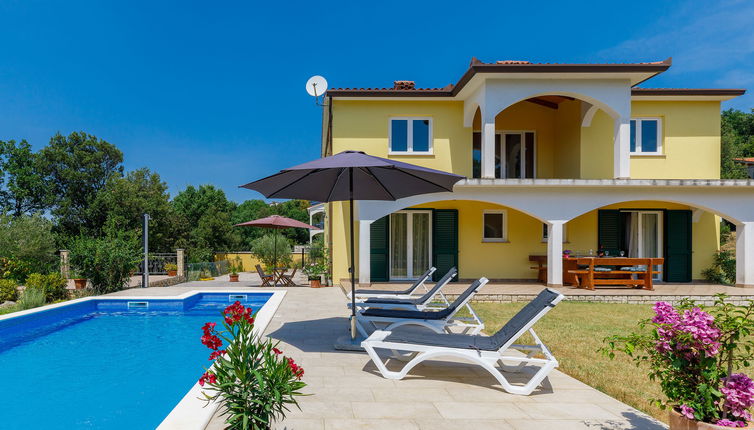 Photo 1 - Maison de 3 chambres à Labin avec piscine privée et jardin