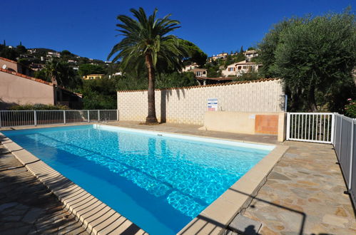 Foto 2 - Casa de 1 quarto em Cavalaire-sur-Mer com piscina e jardim