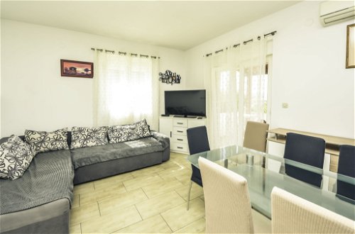 Photo 3 - 4 bedroom House in Jasenice with terrace