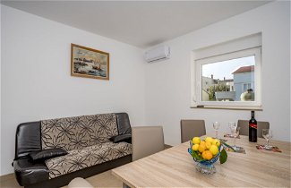 Foto 2 - Apartment mit 2 Schlafzimmern in Ližnjan mit garten und terrasse