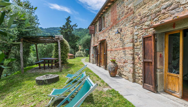 Foto 1 - Casa de 3 habitaciones en Pescia con piscina y jardín