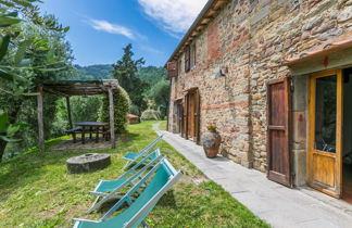 Photo 1 - Maison de 3 chambres à Pescia avec piscine et jardin