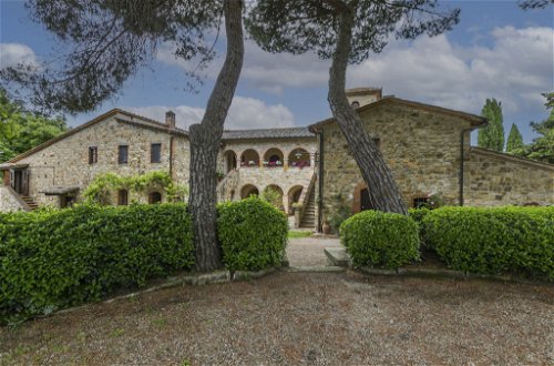 Photo 28 - 2 bedroom Apartment in Castellina in Chianti with swimming pool and garden