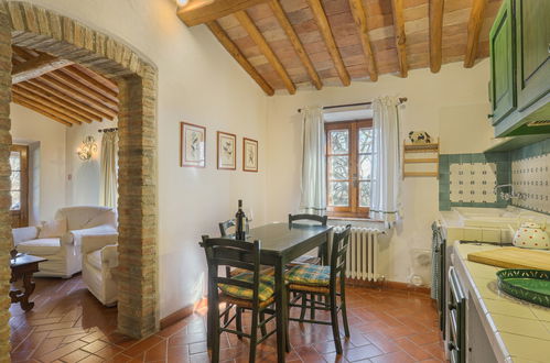 Foto 5 - Appartamento con 2 camere da letto a Castellina in Chianti con piscina e giardino