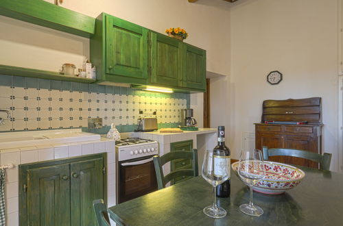 Photo 8 - 2 bedroom Apartment in Castellina in Chianti with swimming pool and garden