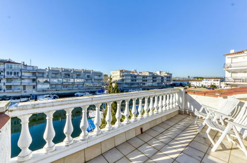 Foto 35 - Casa de 3 habitaciones en Castelló d'Empúries con terraza y vistas al mar