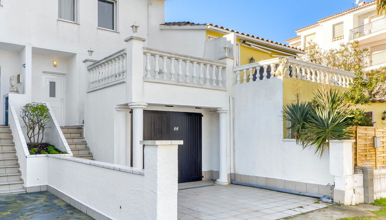 Foto 1 - Casa de 3 habitaciones en Castelló d'Empúries con terraza y vistas al mar