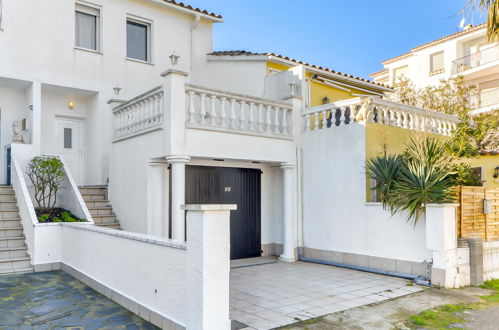 Foto 1 - Casa de 3 habitaciones en Castelló d'Empúries con terraza y vistas al mar