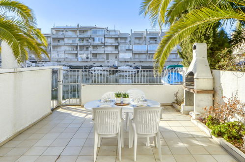 Foto 28 - Casa de 3 habitaciones en Castelló d'Empúries con terraza y vistas al mar