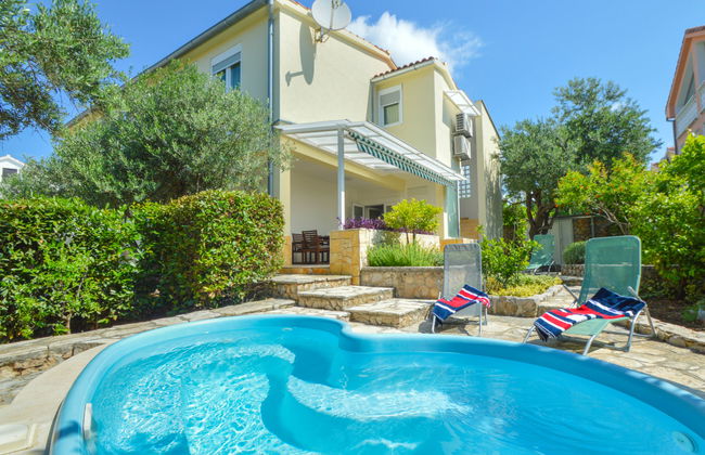 Casa de 5 quartos em Tribunj com piscina privada e jardim - Foto 1