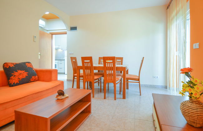 Casa de 5 quartos em Tribunj com piscina privada e jardim - Foto 9
