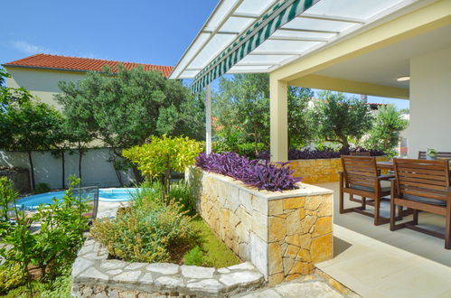 Photo 5 - Maison de 4 chambres à Tribunj avec piscine privée et vues à la mer