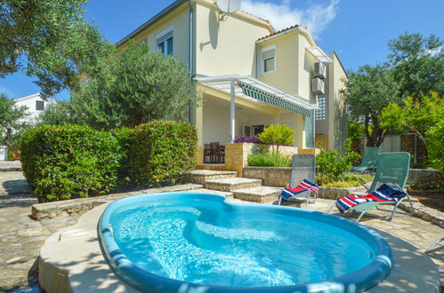 Photo 17 - Maison de 4 chambres à Tribunj avec piscine privée et vues à la mer