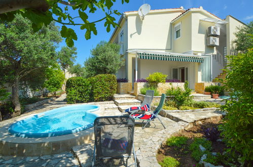 Photo 33 - Maison de 4 chambres à Tribunj avec piscine privée et jardin