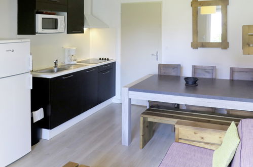 Foto 4 - Appartamento con 2 camere da letto a Aureilhan con piscina e vista mare