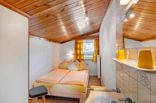 Foto 25 - Apartamento de 4 quartos em Hollersbach im Pinzgau com vista para a montanha